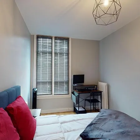 Le Petit St Louis - Court Et Long Sejour Apartment Versailles Exterior photo