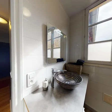 Le Petit St Louis - Court Et Long Sejour Apartment Versailles Exterior photo
